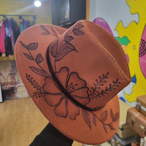 Handburned custom Women's felt hat - Picture 2 of 2